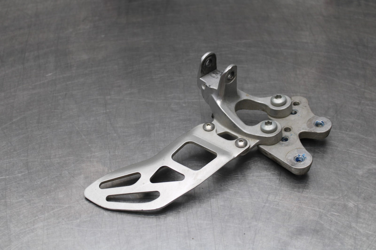 07 SUZUKI GSXR1000 LEFT REARSET REAR SET DRIVER FOOT PEG BRACKET MOUNT BB770