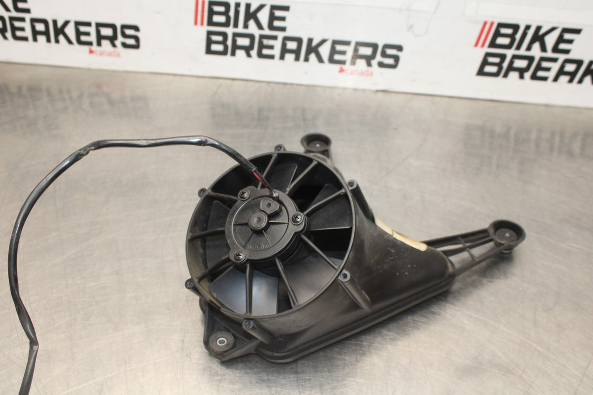 16 DUCATI 959 PANIGALE ENGINE RADIATOR COOLING FAN BB912