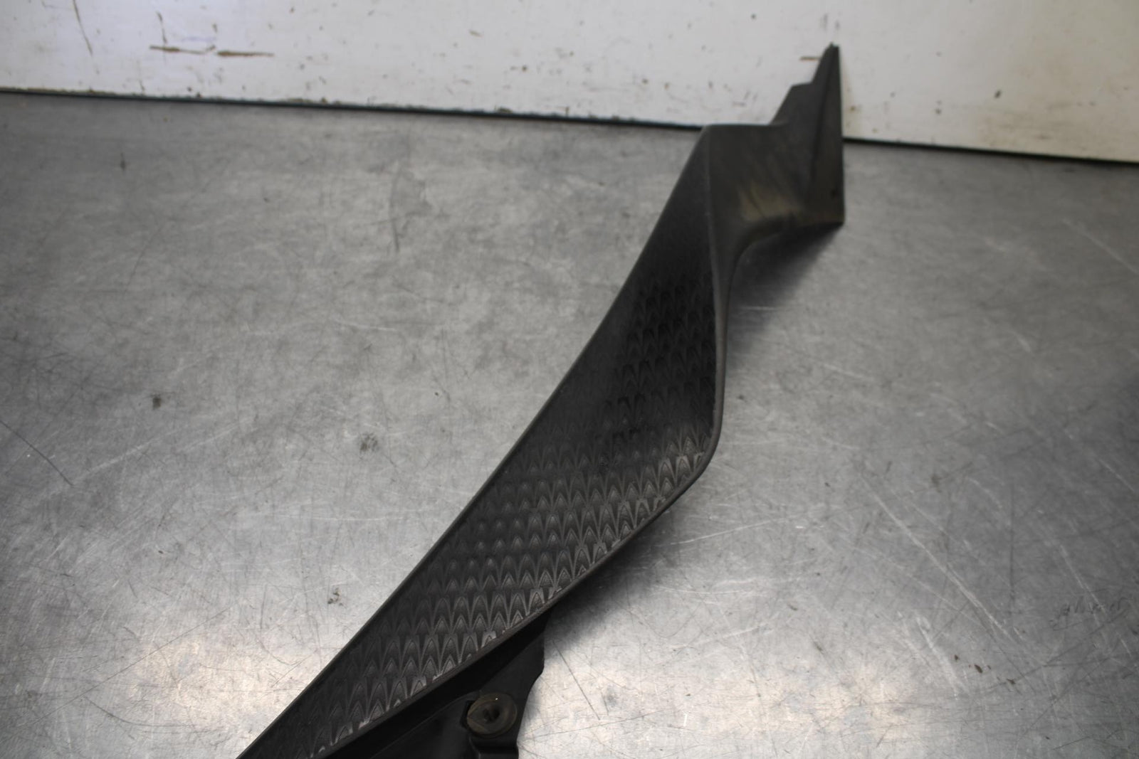 15-16 KAWASAKI EX300 LEFT AND RIGHT SET PAIR GAS TANK FUEL CELL PANEL TRIM BB635