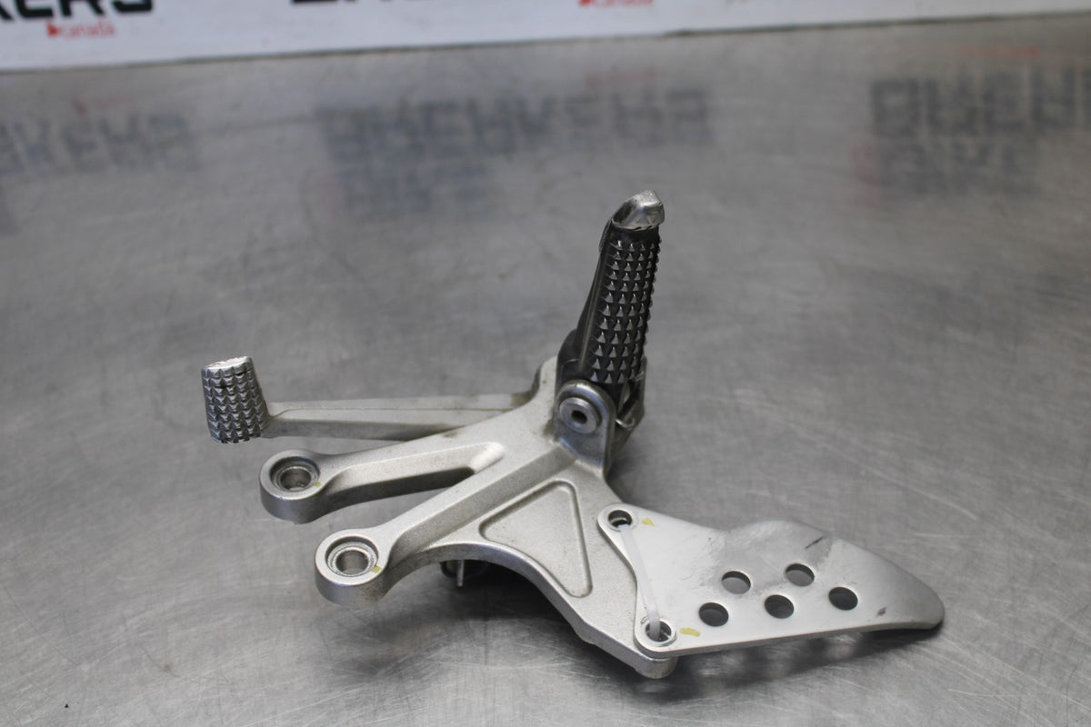 04-05 KAWASAKI NINJA ZX10R RIGHT REARSET REAR SET DRIVER FOOT PEG STOP BB931