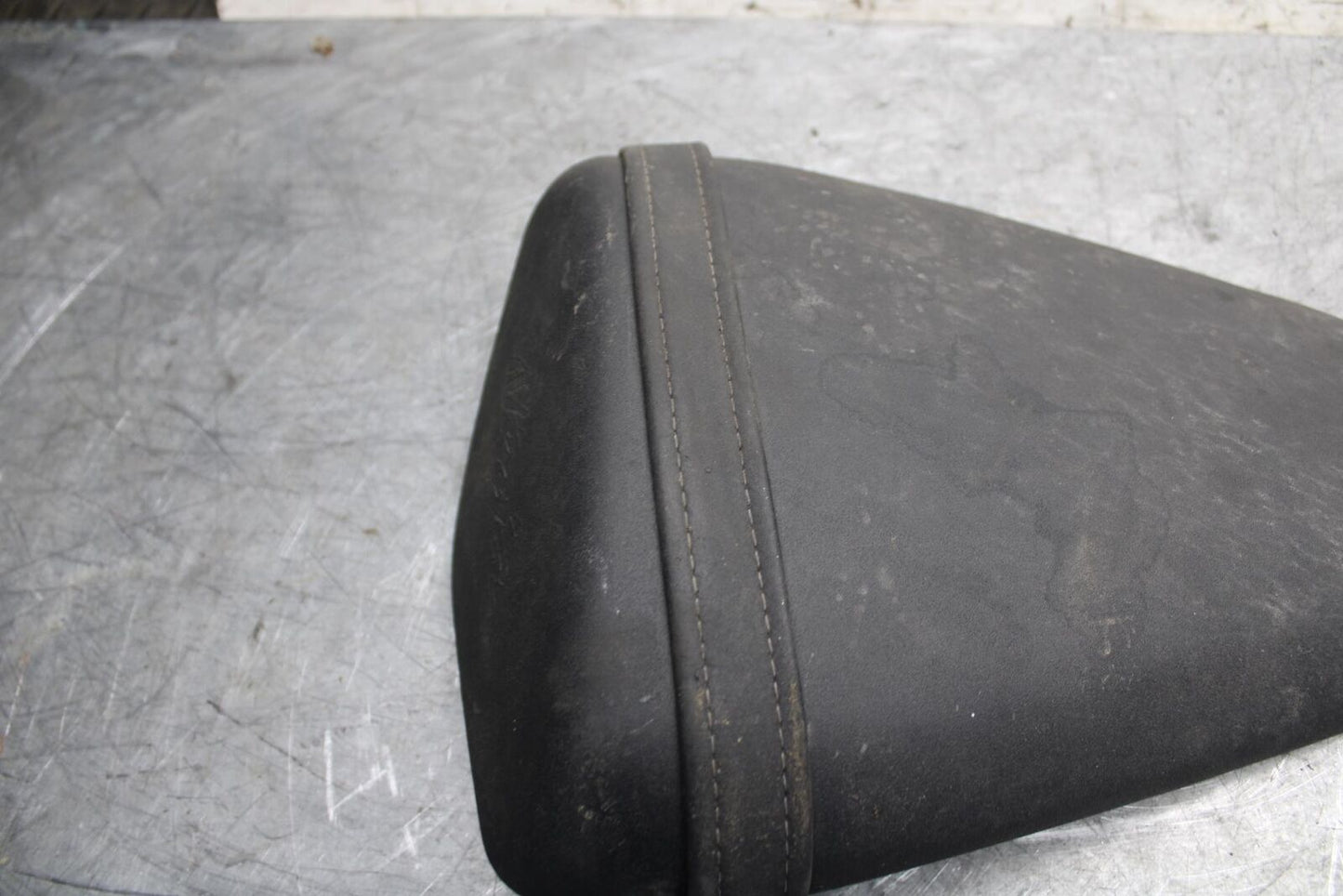 2009 Kawasaki Ninja ZX6R ZX600R REAR BACK PASSENGER TANDEM SEAT PAD SADDLE BB538