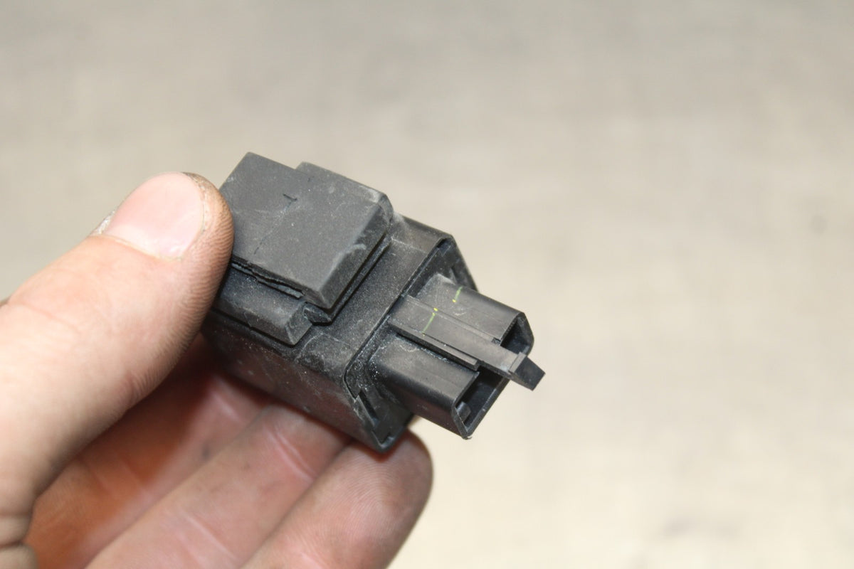05 YAMAHA YZF R6 TURN SIGNAL BLINKER RELAY FLASHER SWITCH BB814
