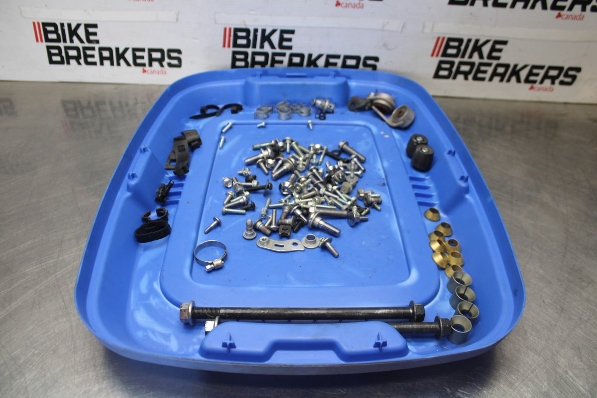 17 YAMAHA YZF R6 MOUNTING BOLTS HARDWARE SCREWS BB922