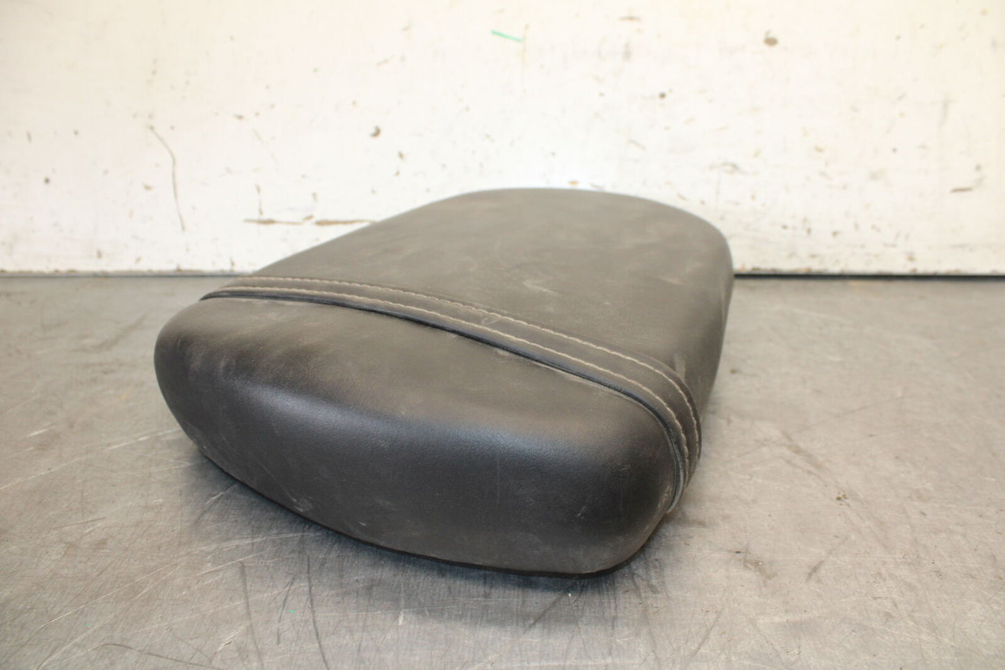 06-07 SUZUKI GSXR 600 REAR BACK PASSENGER TANDEM SEAT PAD SADDLE PILLION BB694