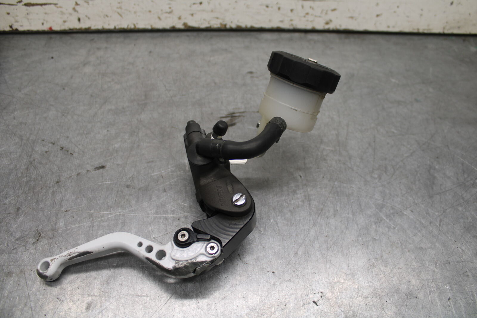 08-09 SUZUKI GSXR600 FRONT BRAKE MASTER CYLINDER w/ LEVER BB728