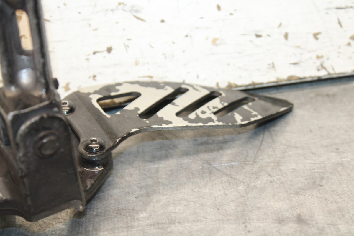 06-07 SUZUKI GSXR 600 LEFT REARSET REAR SET DRIVER FOOT PEG REST STOP BB737