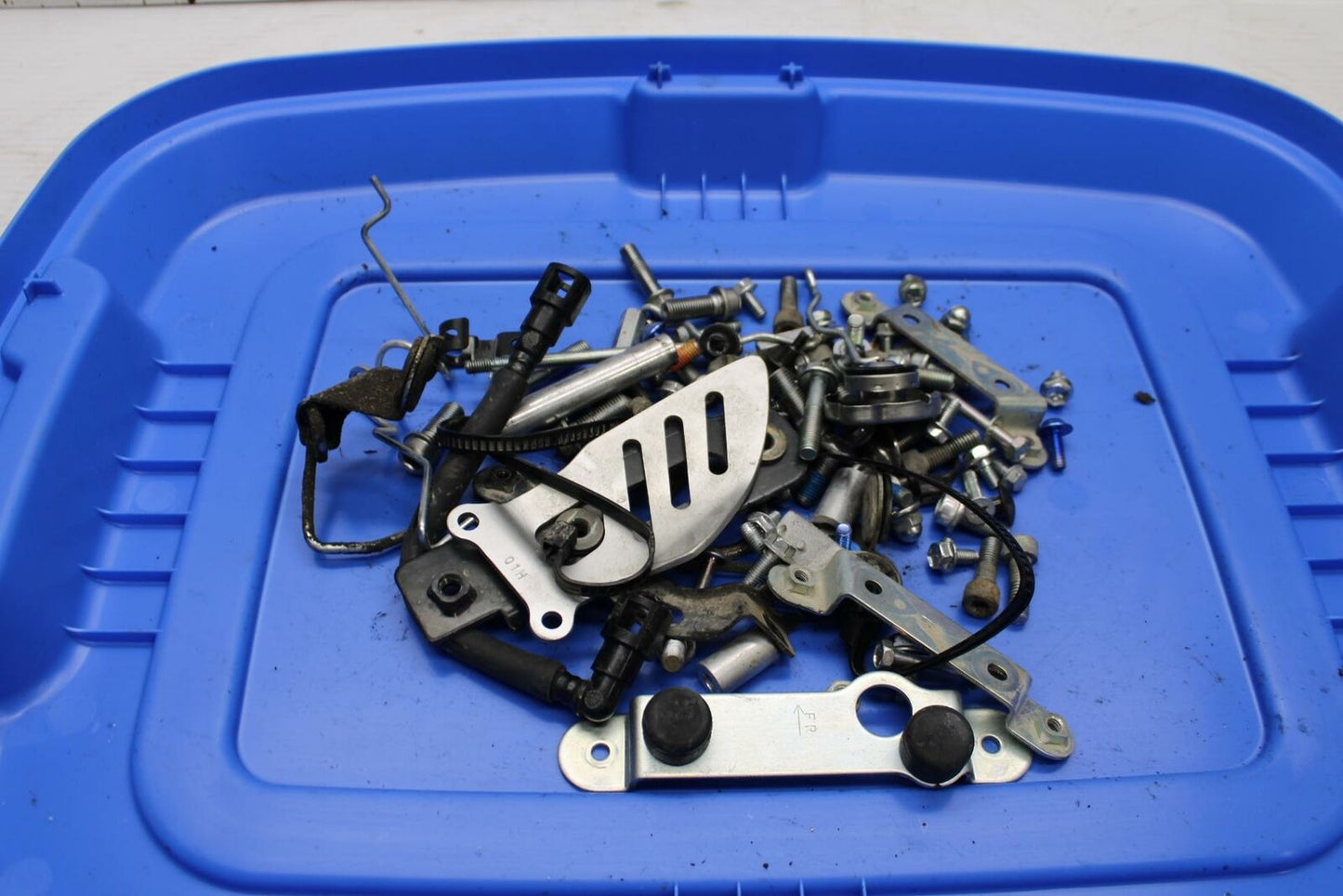 06-07 SUZUKI GSXR600 BOLT BRACKET LEFTOVER BB289