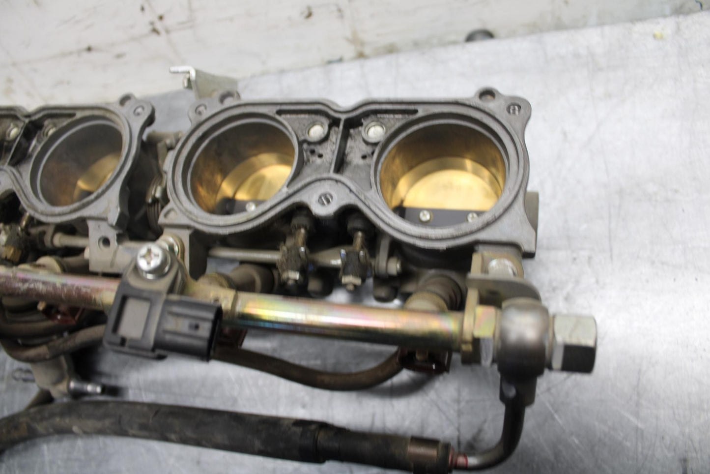 06-07 HONDA CBR1000RR MAIN FUEL INJECTORS / THROTTLE BODIES 16401-MEL-A21 BB464