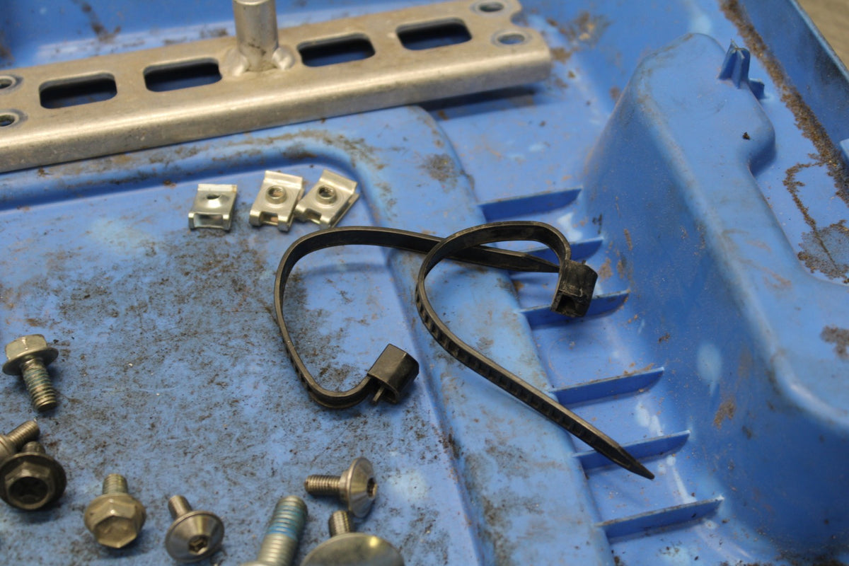 11-24 SUZUKI GSXR750 MOUNTING BOLTS HARDWARE SCREWS BB879