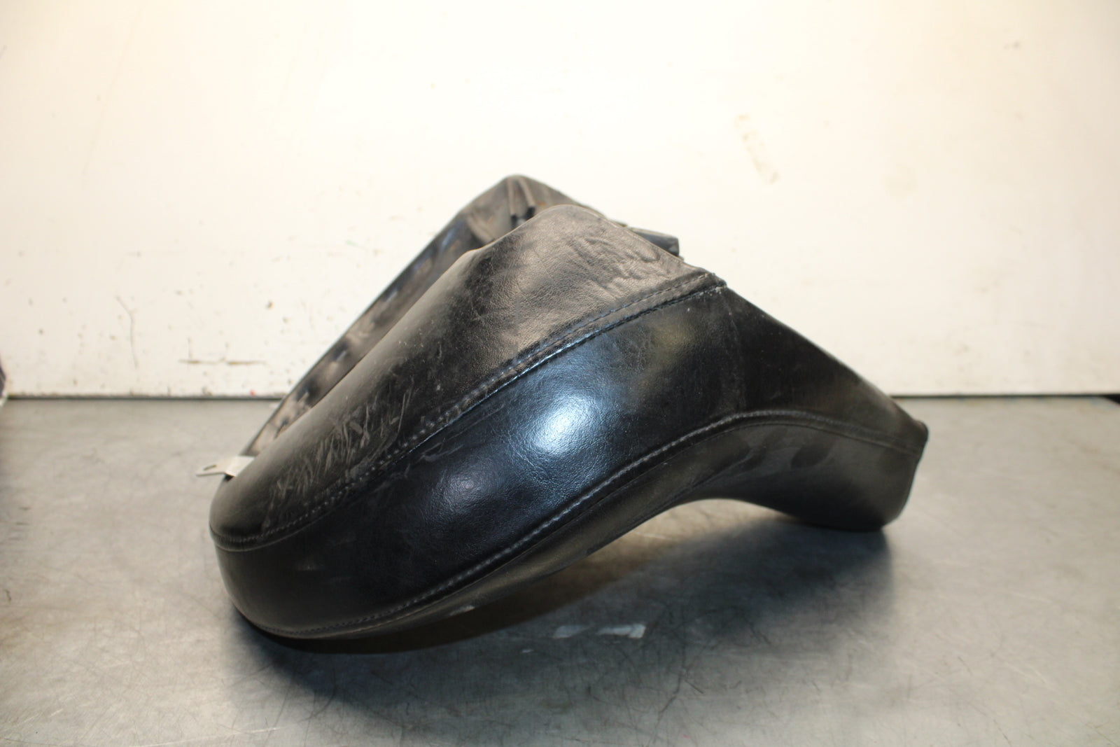 99-00 YAMAHA V STAR 1100 FRONT DRIVERS SEAT BB711