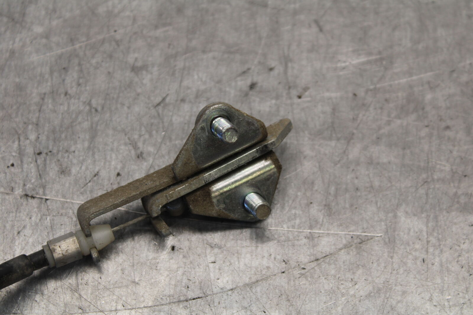 06-09 YAMAHA FZ6 REAR PASSENGER SEAT LATCH LOCK ASSEMBLY BB713