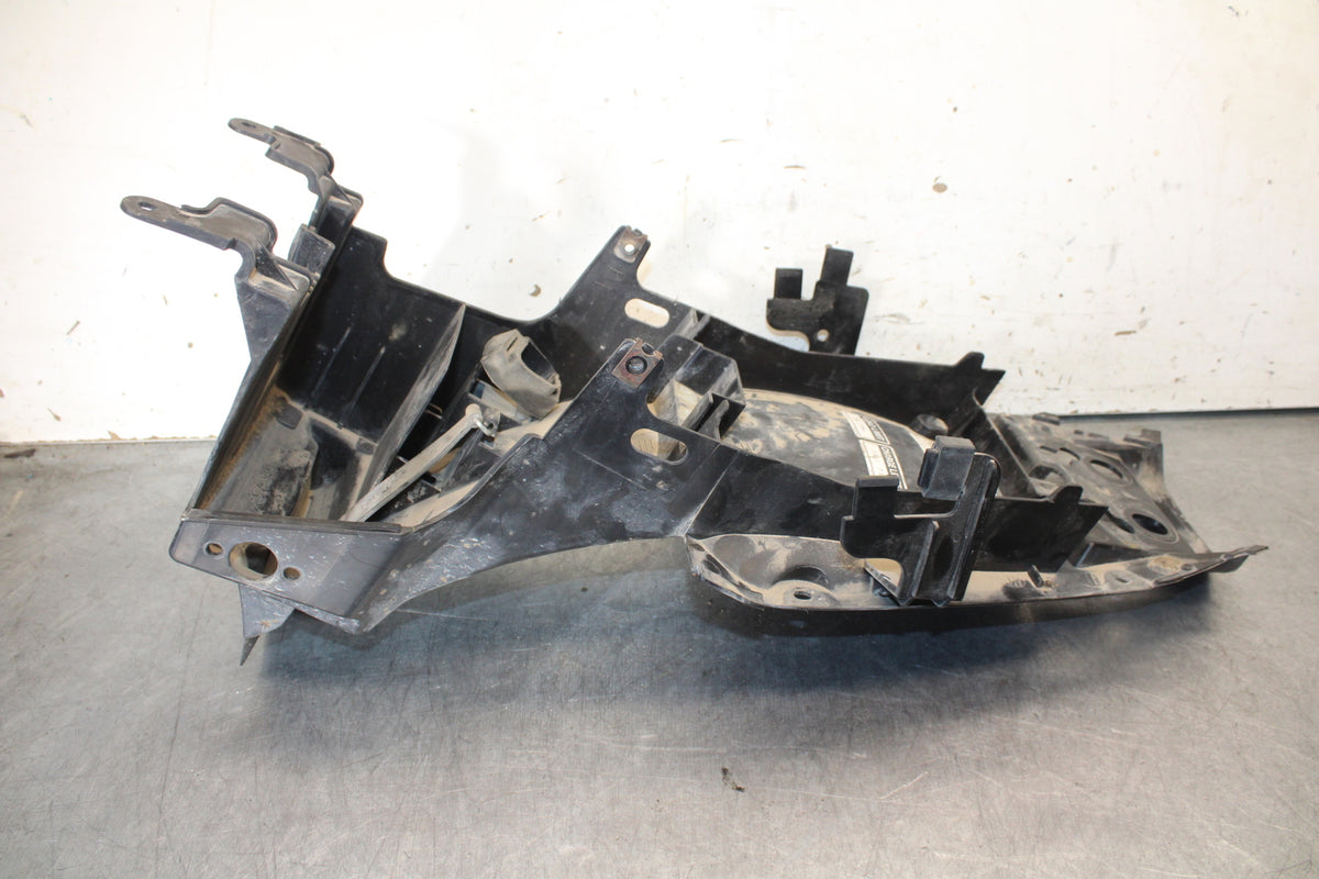 09-15 YAMAHA FZ6R REAR BACK TAIL UNDERTAIL BATTERY TRAY PLASTIC BB686