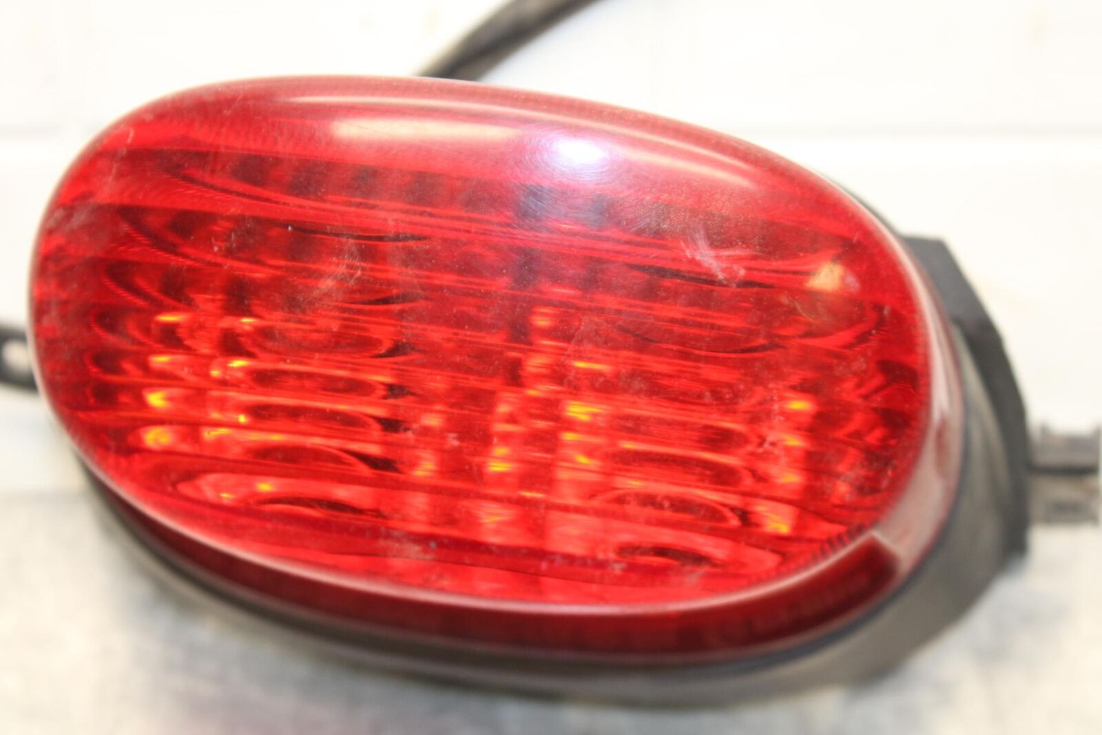 1999 Suzuki GSXR600 REAR TAIL TAILLIGHT BACK BRAKE LIGHT 35710-33E30 BB580