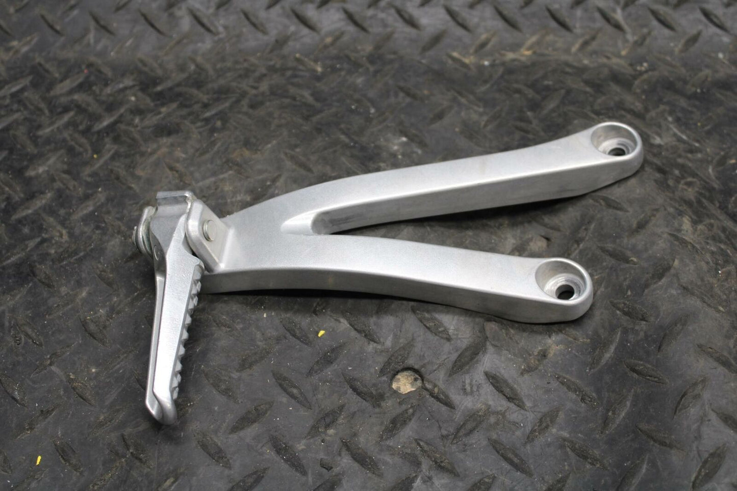 07-08 HONDA CBR600RR LEFT REAR PASSENGER PEG 50730-MEL-D00 50760-MFJ-D00 BB224