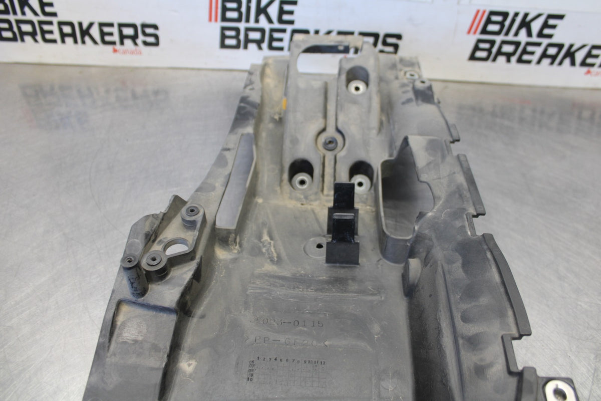 07-08 KAWASAKI NINJA ZX6R REAR BACK TAIL UNDERTAIL BATTERY TRAY PLASTIC BB937