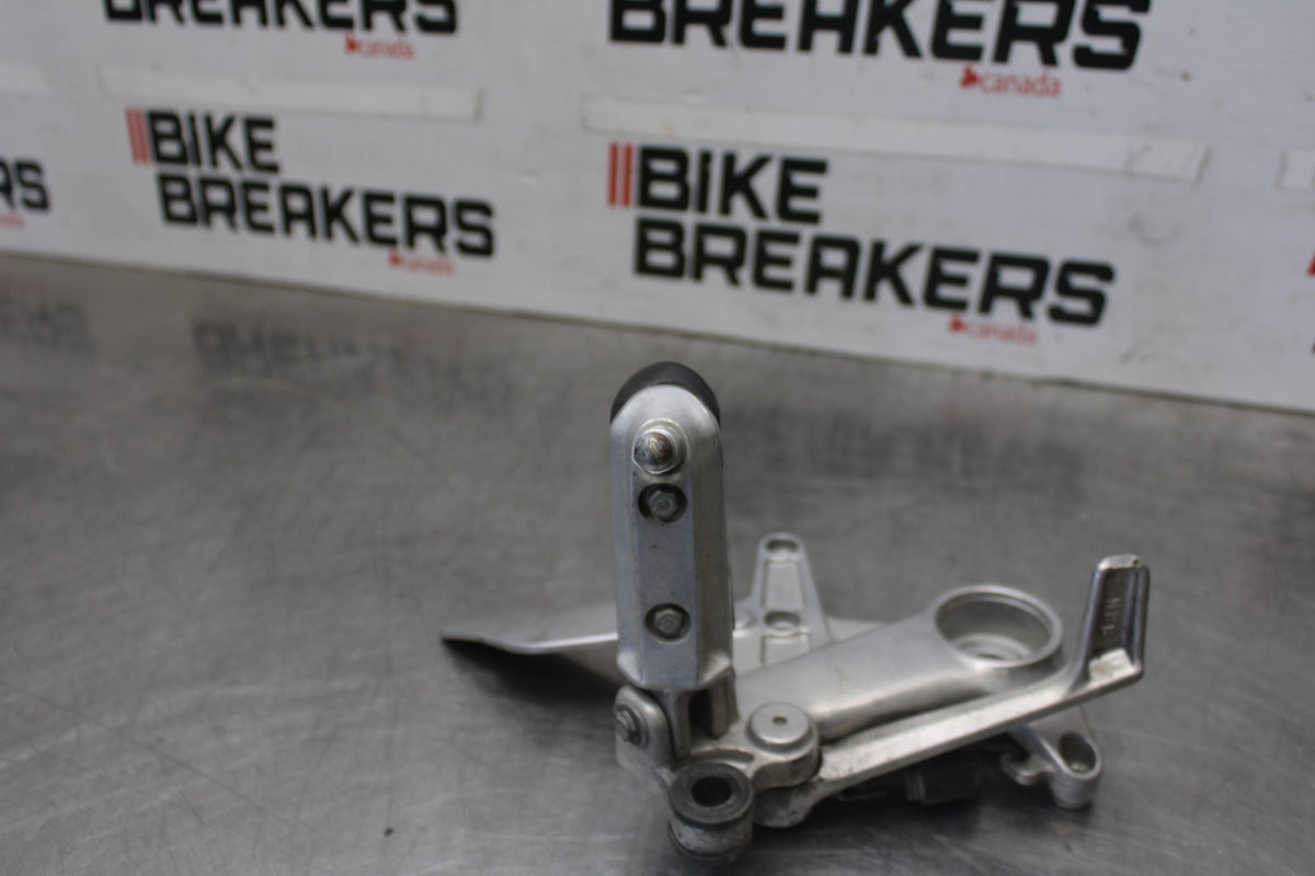 98-05 HONDA SUPER HAWK 1000 VTR1000F RIGHT REARSET DRIVER FOOT PEG BB924