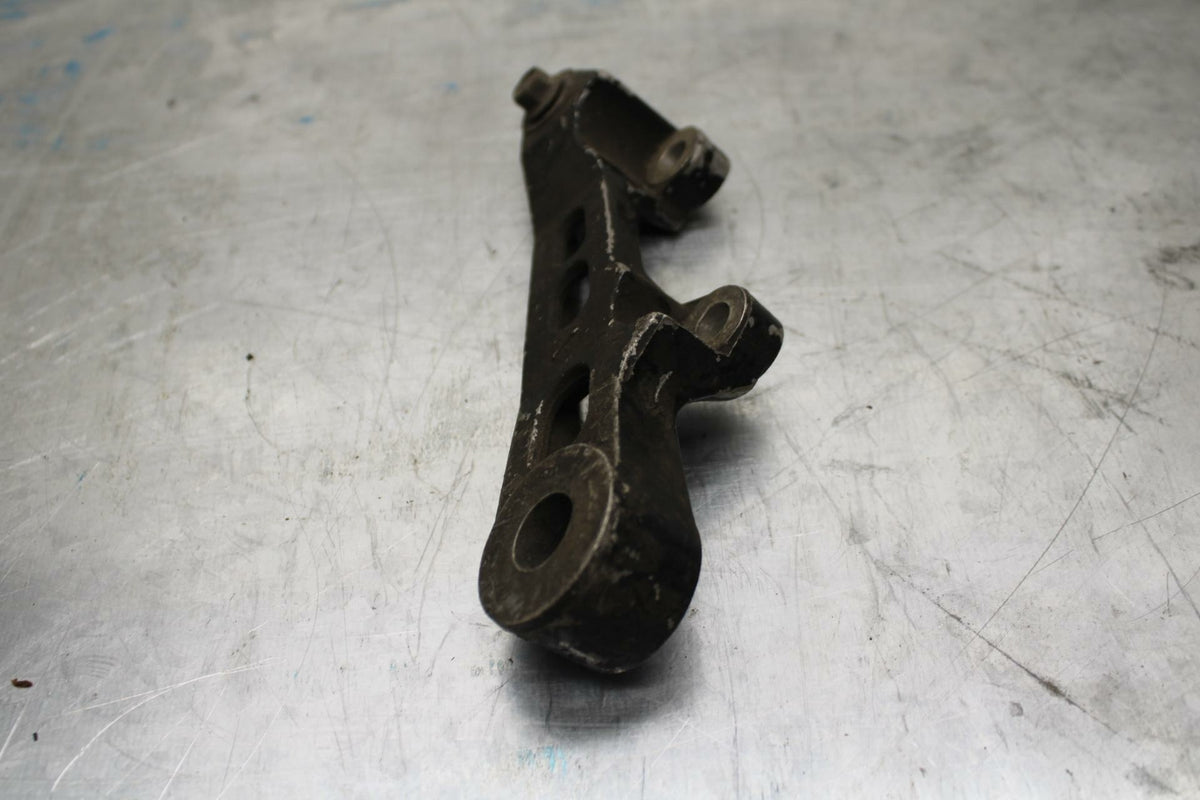 85 YAMAHA RZ500 REAR BRAKE CALIPER HANGER BACK MOUNTING BRACKET BB27 B