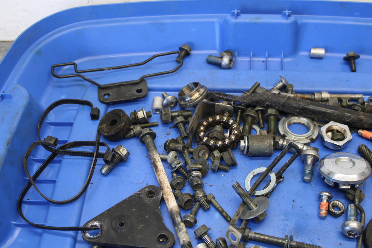 04 SUZUKI INTRUDER 800 MOUNTING BOLTS HARDWARE MOTOR SCREWS BB758