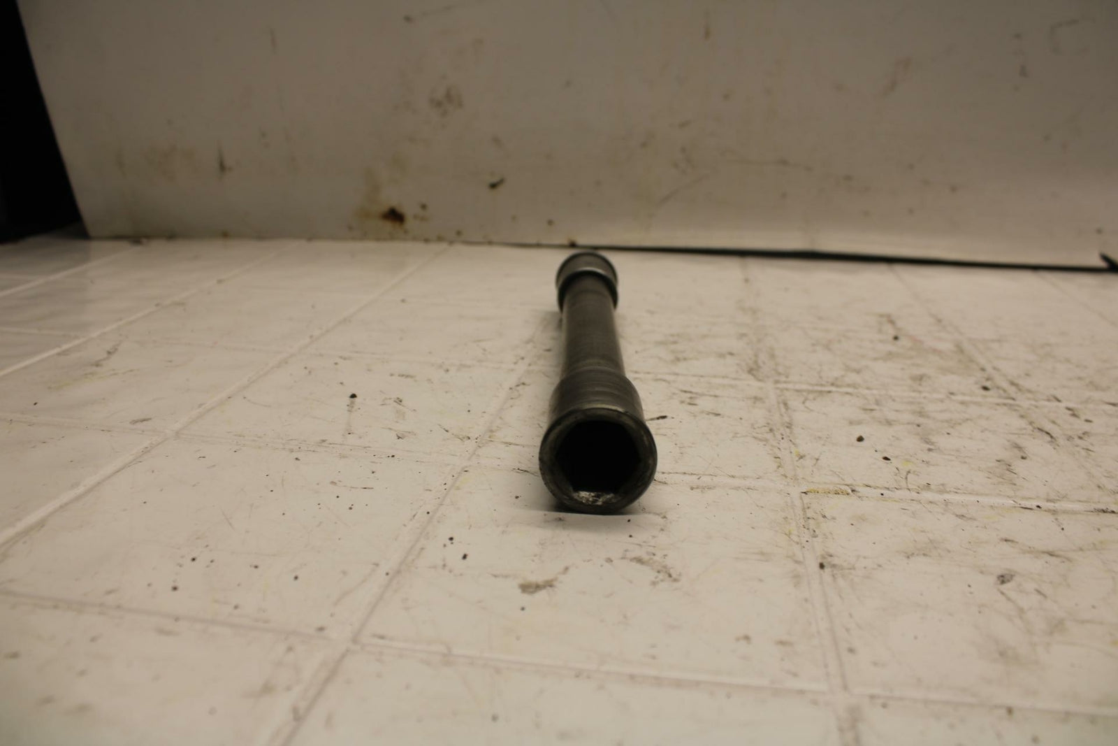 96-03 KAWASAKI NINJA ZX7R FRONT WHEEL RIM AXLE PIVOT BOLT BB18