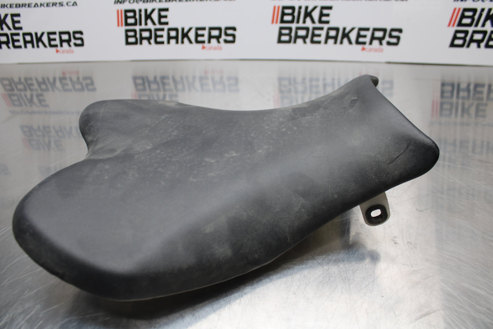 11 SUZUKI GSXR1000 FRONT DRIVERS SEAT PAD SADDLE PILLION BB142