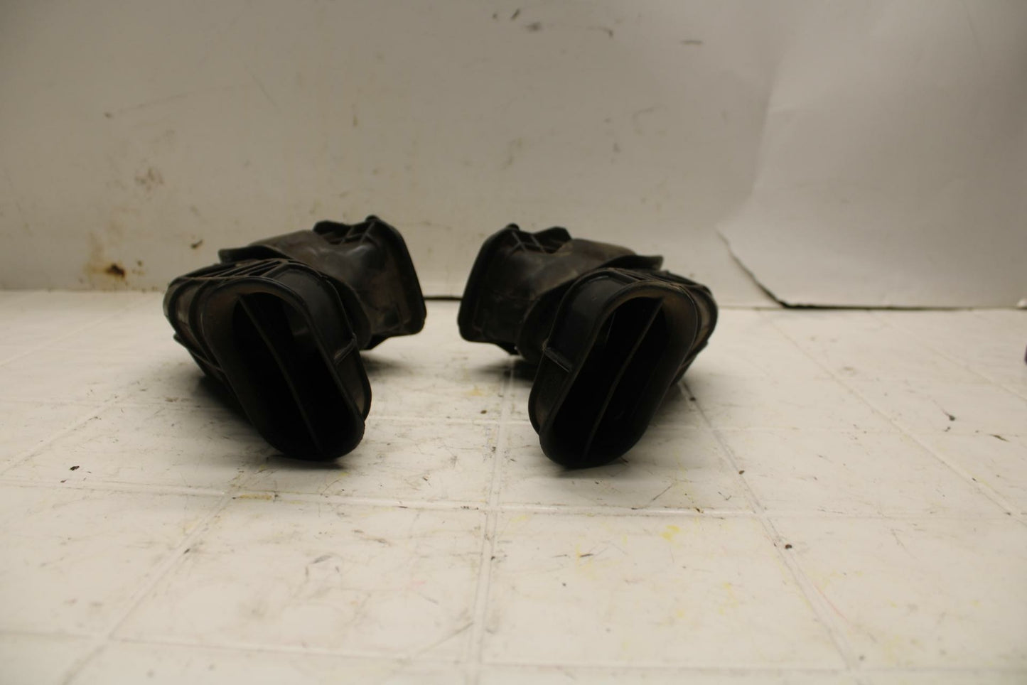 04-05 KAWASAKI NINJA ZX10R RIGHT LEFT AIR INTAKE DUCTS BB398
