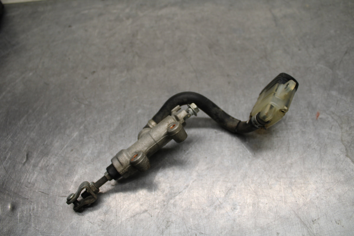 08-10 SUZUKI GSXR 600 REAR BACK BRAKE MASTER CYLINDER W RESERVOIR BB132