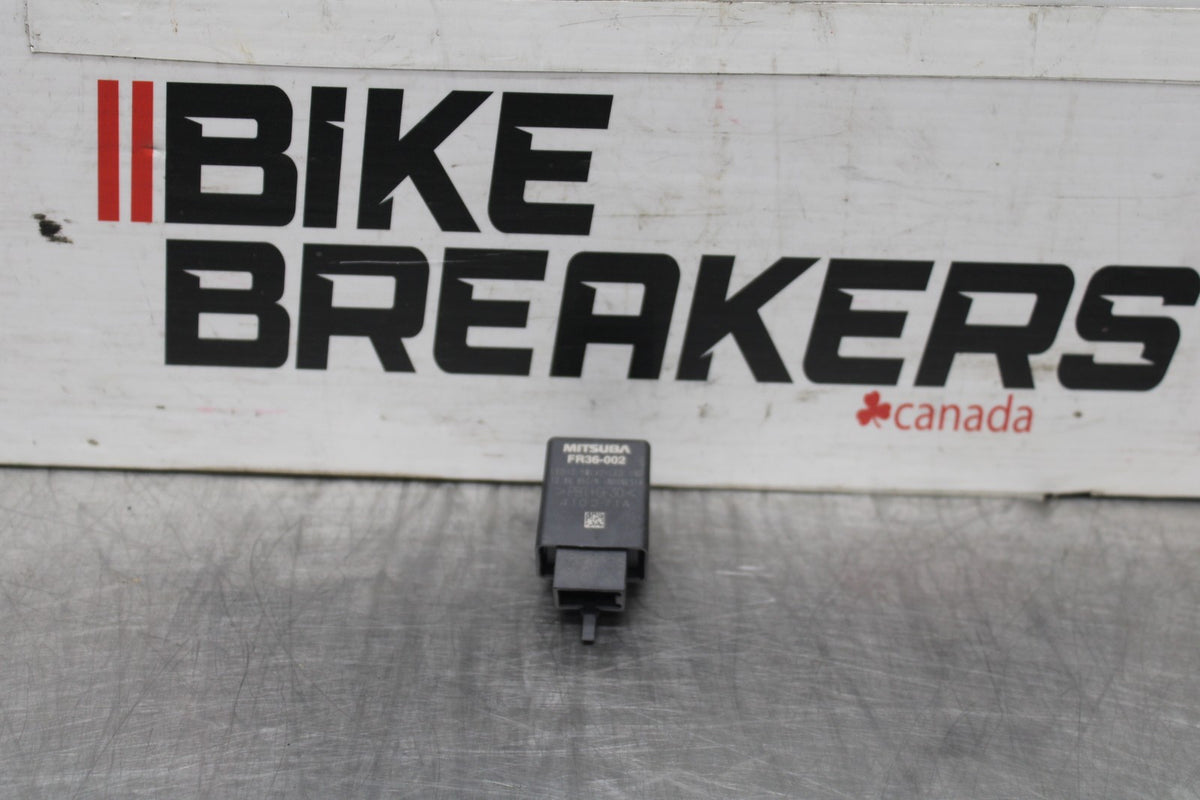 24-25 KAWASAKI NINJA ZX6R TURN SIGNAL BLINKER RELAY FLASHER SWITCH BB939
