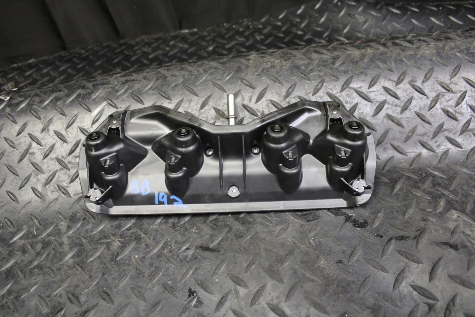 09-14 YAMAHA YZF R1 SECONDARY FUEL INJECTORS TOP AIRBOX GAS RAIL  BB192