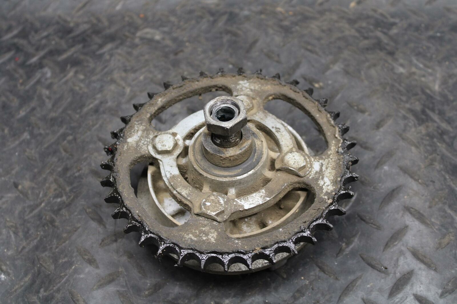 71 YAMAHA L5 REAR BACK WHEEL RIM HUB BB230