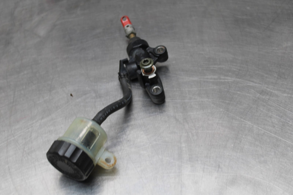 05 YAMAHA YZF R6 REAR BACK BRAKE MASTER CYLINDER W RESERVOIR BB858