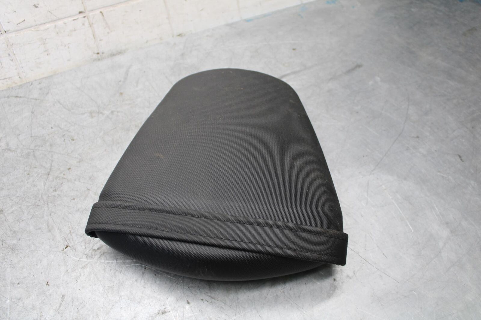 2017 Suzuki GSXR600 REAR BACK PASSENGER TANDEM SEAT PAD SADDLE PILLION BB527