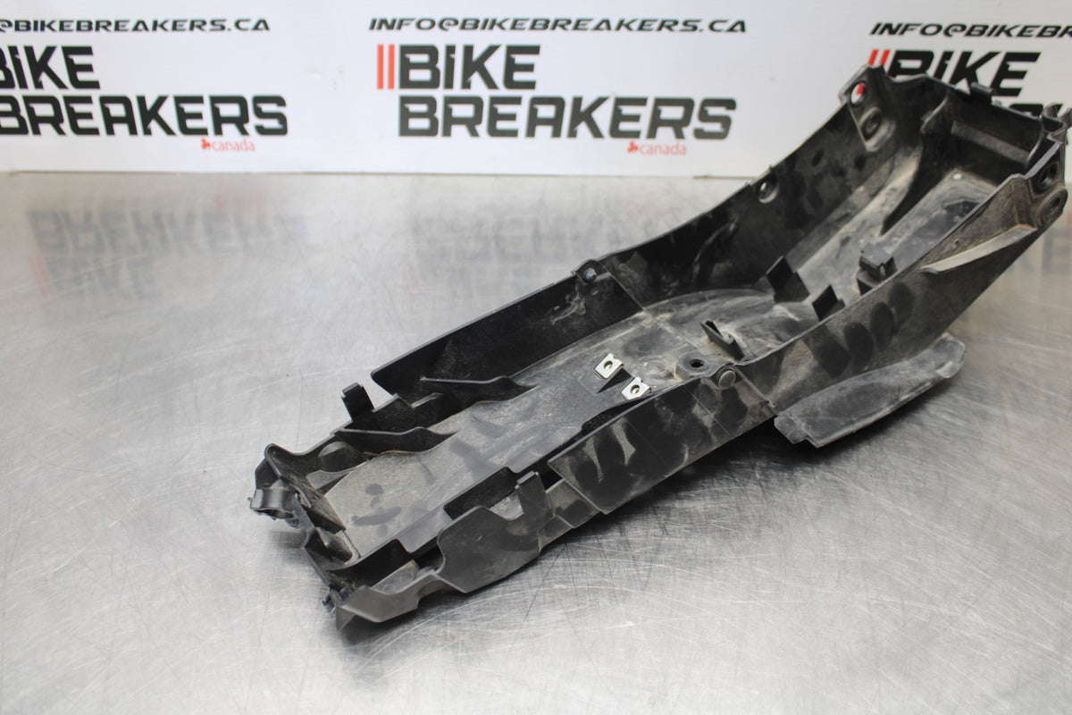 22-25 YAMAHA YZF R7 REAR BACK TAIL UNDERTAIL BATTERY TRAY PLASTIC BB182