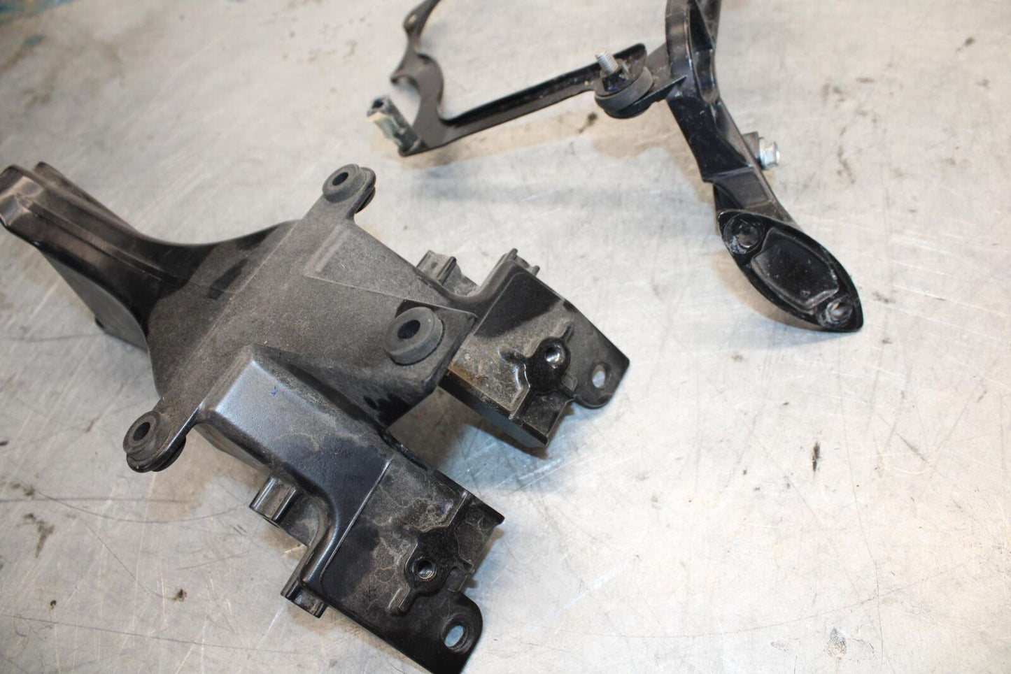 06-07 KAWASAKI NINJA ZX14R UPPER FAIRING MIRROR GAUGES STAY BRACKET bb433