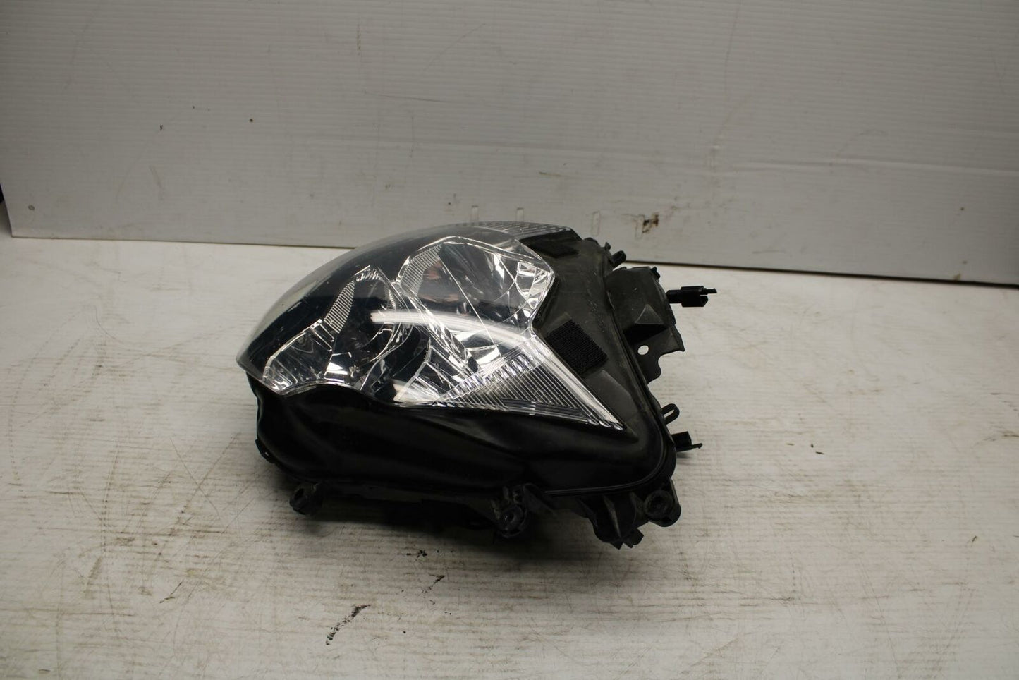 11-17 SUZUKI GSXR750 FRONT HEADLIGHT HEAD LIGHT LAMP 35100-14J31-999 BB306