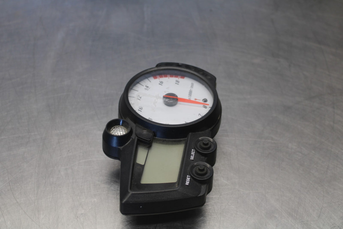 05 YAMAHA YZF R6 SPEEDO TACH GAUGES DISPLAY CLUSTER SPEEDOMETER TACHOMETER BB890