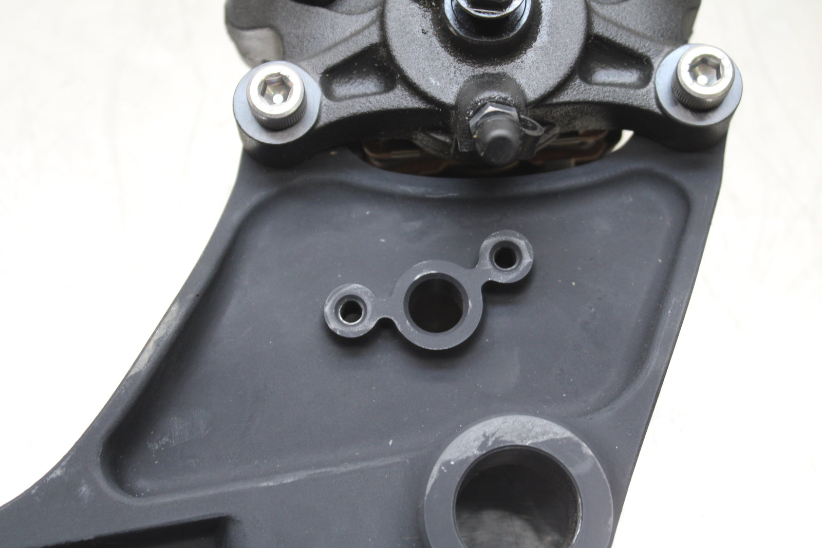 23-24 KAWASAKI NINJA ZX14R REAR BACK BRAKE CALIPER W MOUNT BRACKET BB141