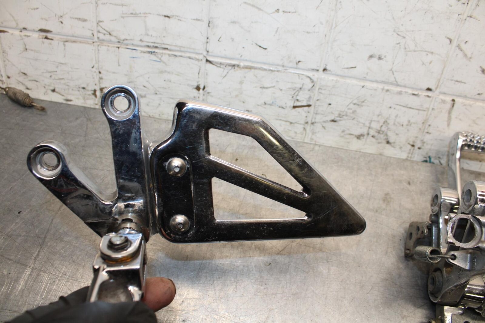 2001 Suzuki GSXR750 CHROME FRONT FOOT RESTS PEGS STEPS SET PAIR BB553