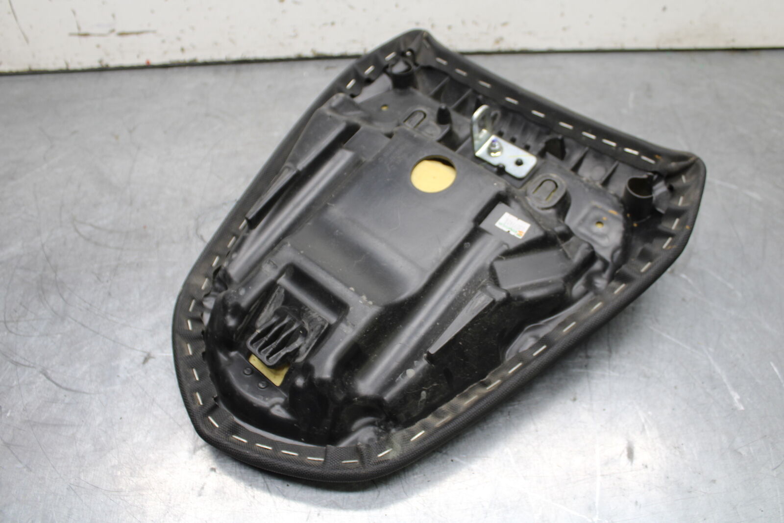 12-17 KAWASAKI ER-6N Z650 REAR BACK PASSENGER TANDEM SEAT PAD SADDLE  BB709