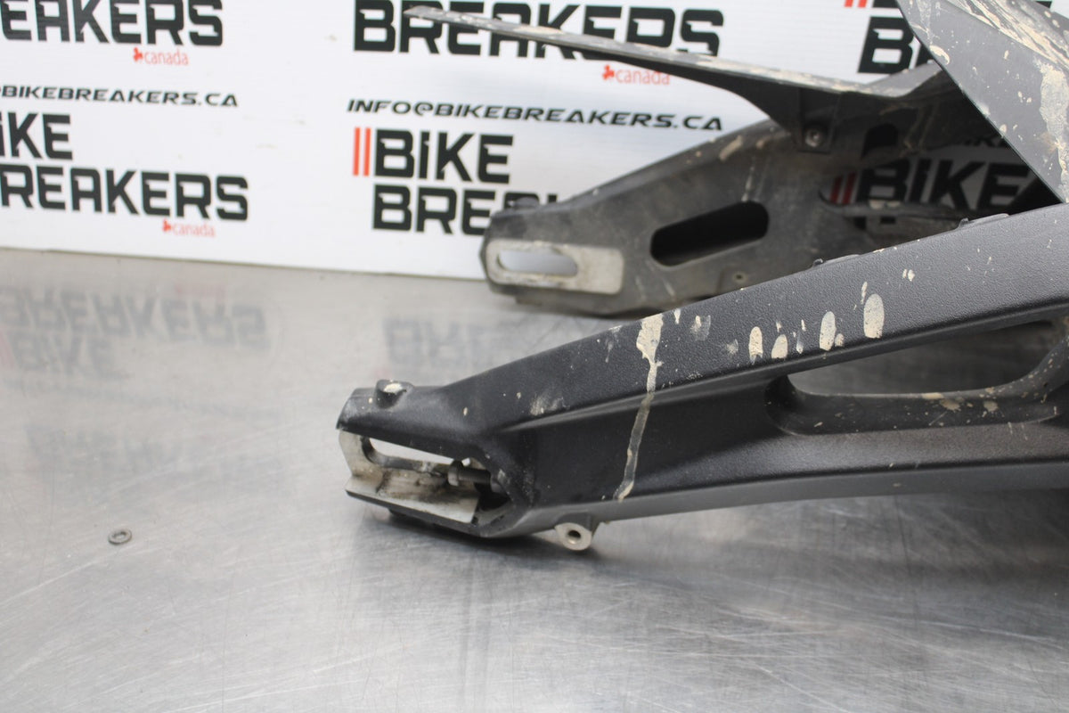 20 TRIUMPH STREET TRIPLE 765 REAR SWINGARM BACK SUSPENSION SWING ARM BB864