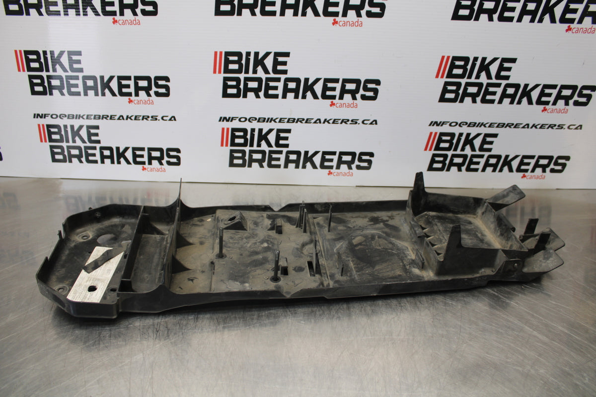 04-05 KAWASAKI NINJA ZX10R REAR BACK TAIL UNDERTAIL BATTERY TRAY PLASTIC BB163