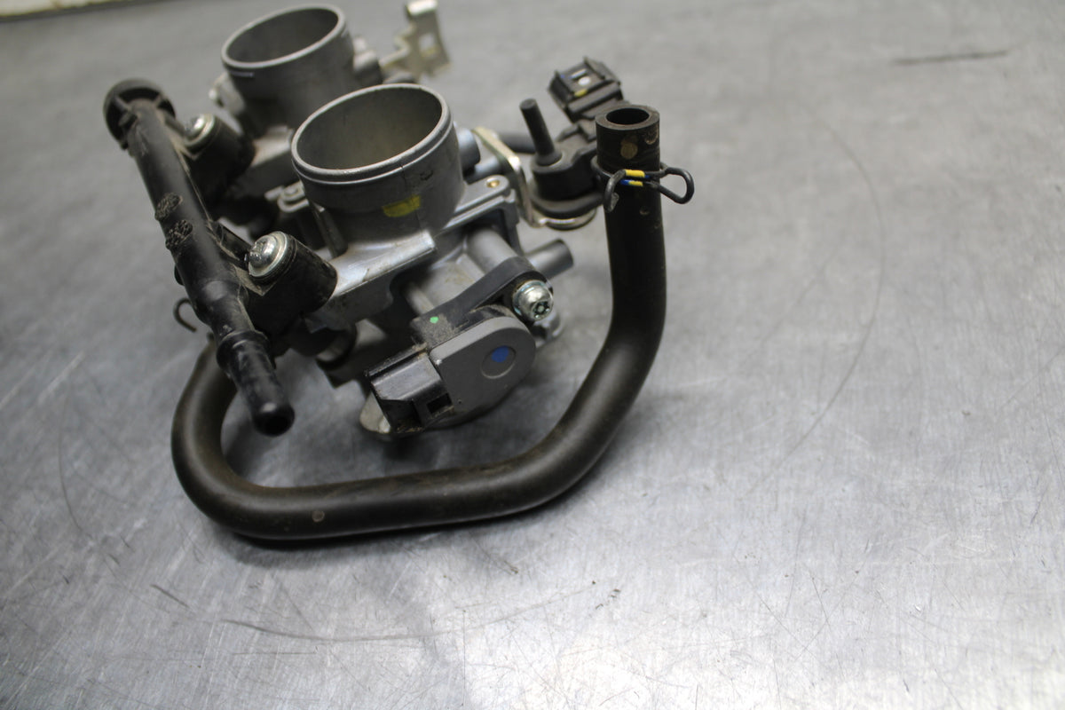 24 KAWASAKI NINJA 500 ABS MAIN FUEL INJECTORS / THROTTLE BODIES BB744