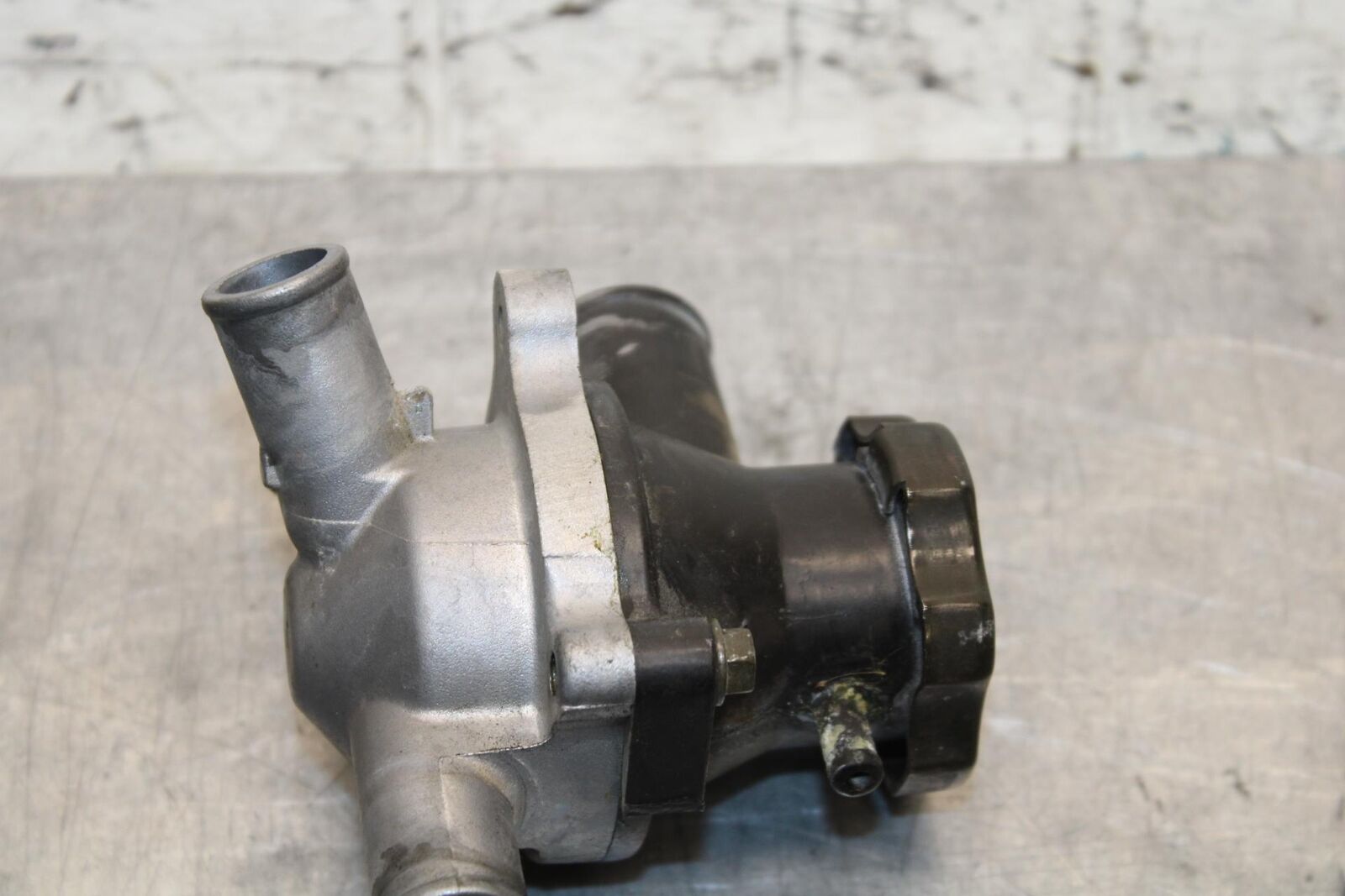 2005 Kawasaki Vulcan 1600 VN1600D COOLANT THERMOSTAT HOUSING BB556