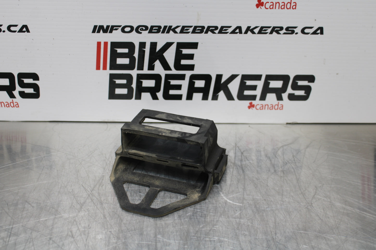04-05 KAWASAKI NINJA ZX10R ECU ECM RELAY HOLDER BRACKET BB163