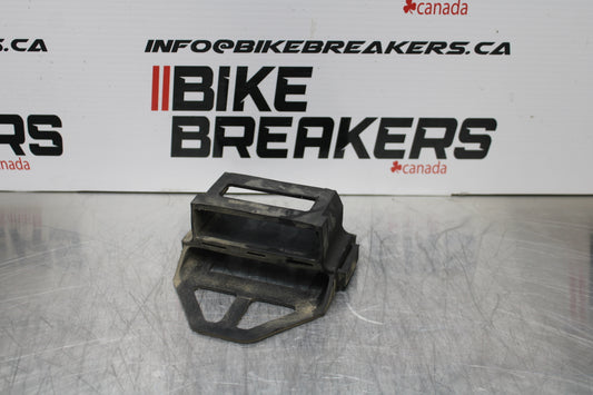 04-05 KAWASAKI NINJA ZX10R ECU ECM RELAY HOLDER BRACKET BB163