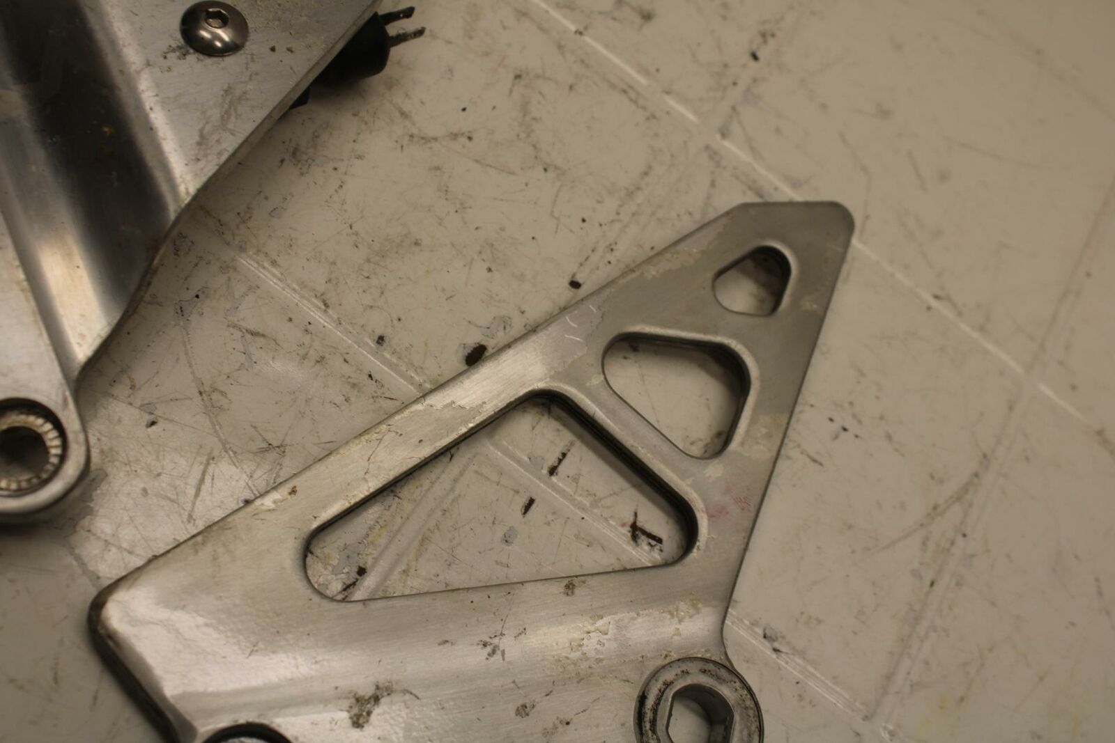 88 SUZUKI GSXR750 LEFT RIGHT REARSET REAR SET DRIVER PEG BRACKETS MOUNTS BB18