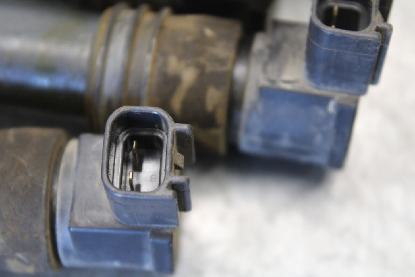 05-06 SUZUKI GSXR1000 IGNITION COILS COIL SPARK PLUG CAPS 33410-35F10 BB663