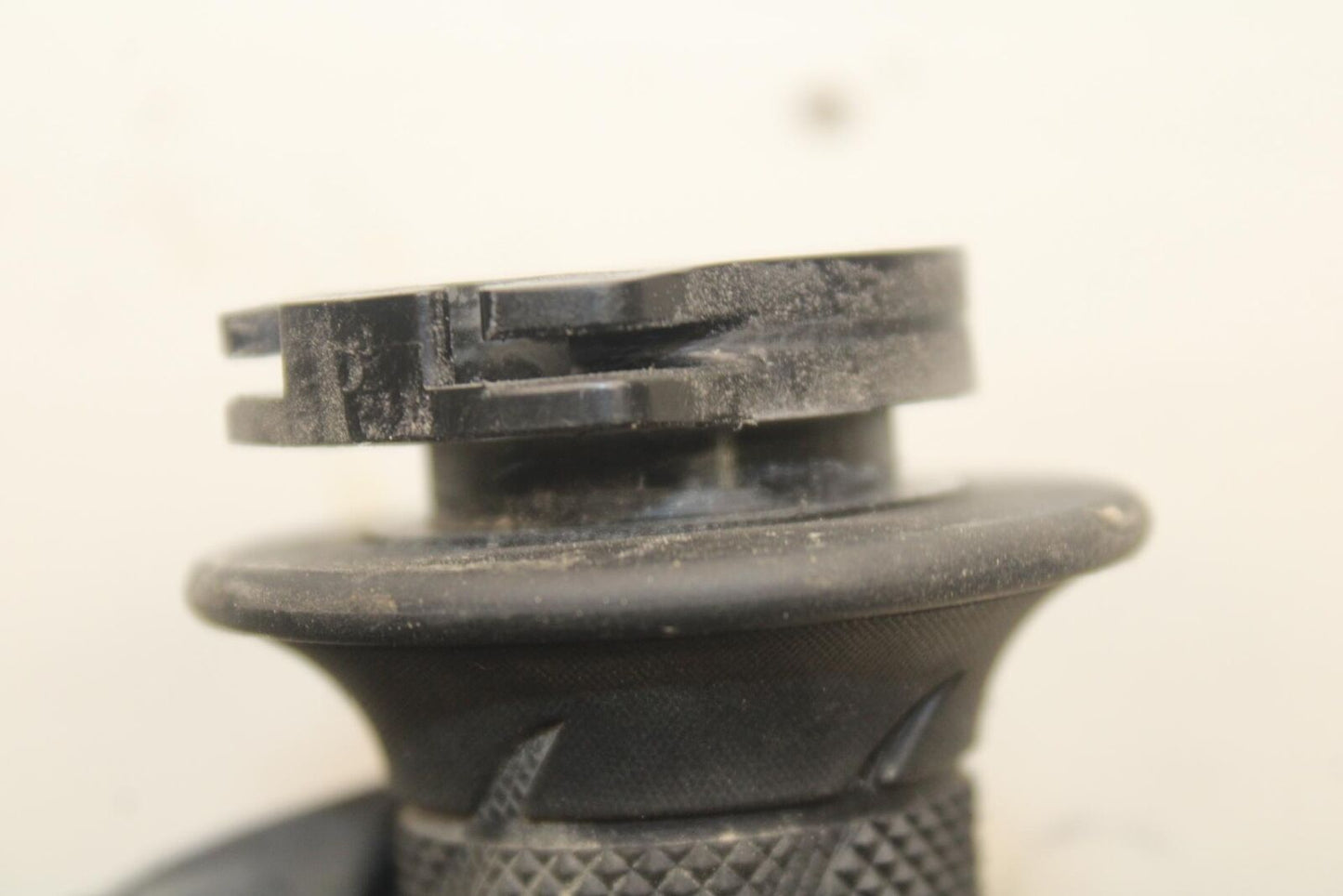 2011 Suzuki GSXR600 RIGHT THROTTLE GRIP BB605