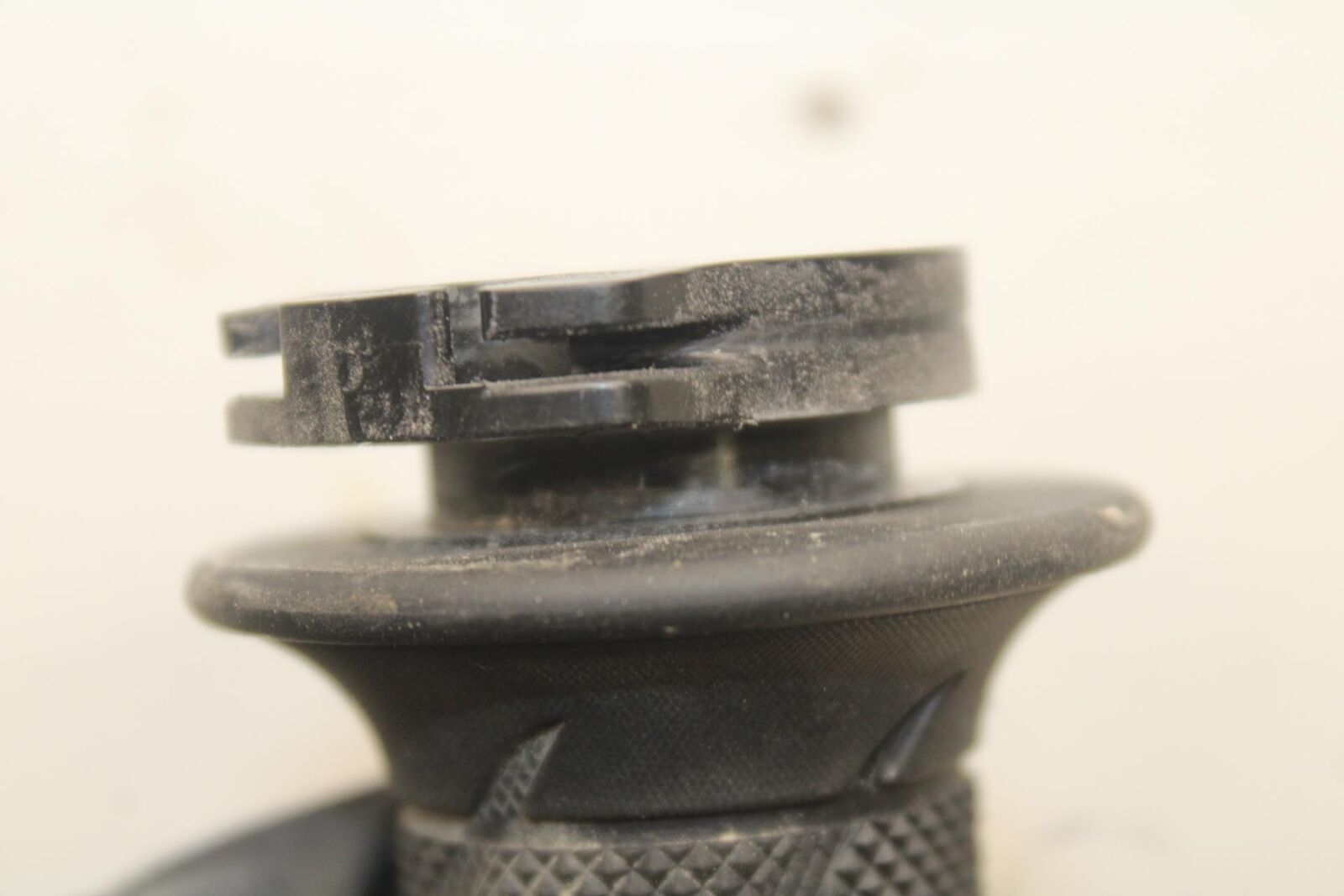 2011 Suzuki GSXR600 RIGHT THROTTLE GRIP BB605