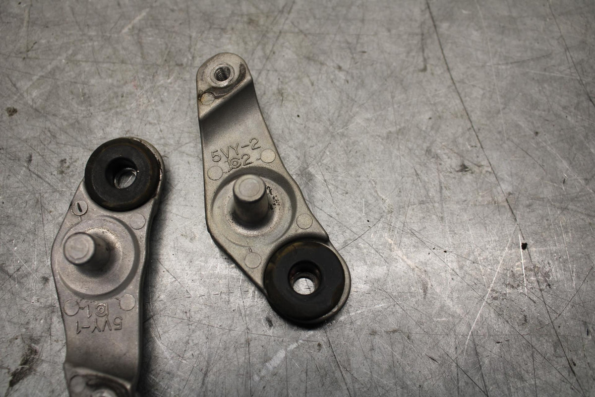 2007 Yamaha YZF R6 FRONT GAS TANK BRACKET MOUNT BB525