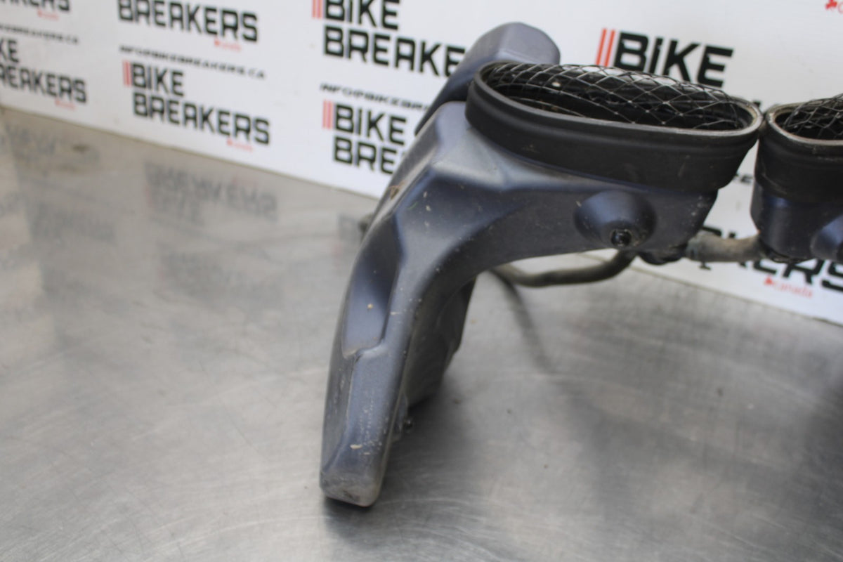 98 KAWASAKI NINJA ZX6 RIGHT LEFT AIR INTAKE DUCTS BB870